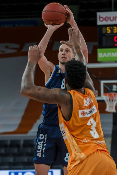 杰特科术与羽总长期合作 每年拨10万元为10名学生球员提供奖学金.