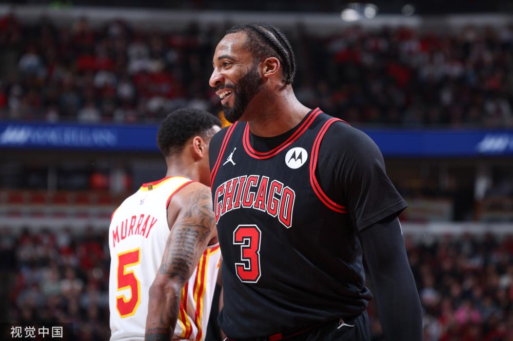 金-卡戴珊访问皇马基地，与贝林厄姆、维尼修斯等人合影